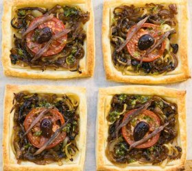 French Style Pizza with Caramelized Onions and Tomato