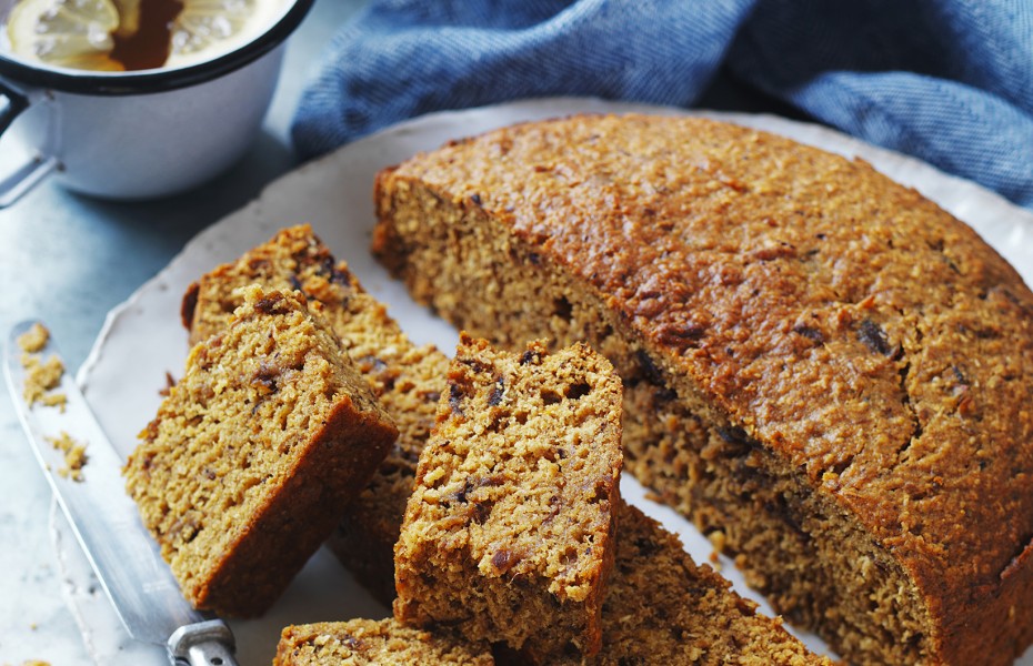 How to make traditional date cake with coconut