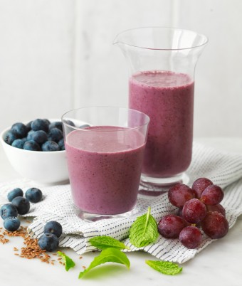 High-Antioxidant Blueberry, Grape, Flaxseed and Strawberry Smoothie