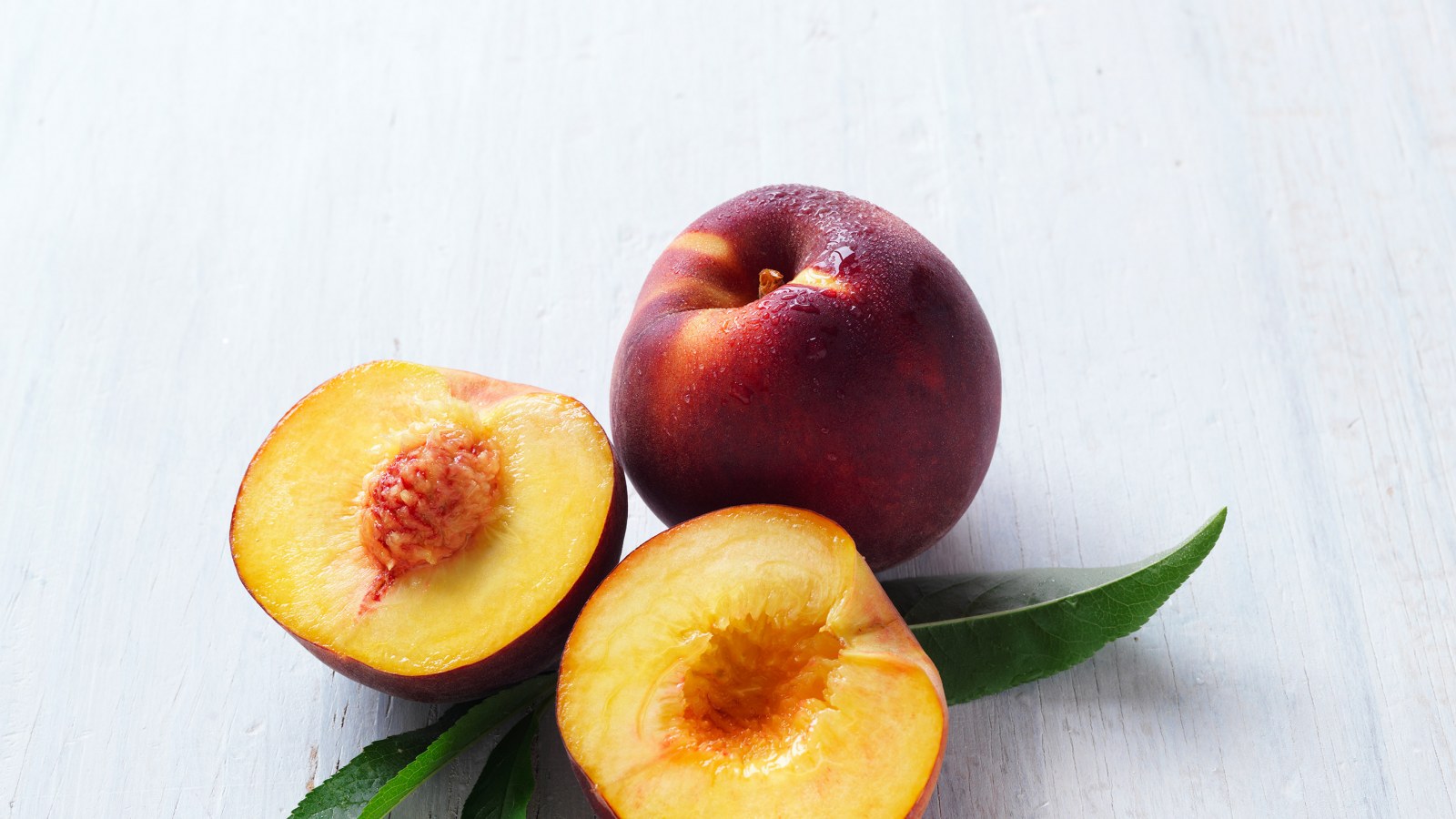 What's The Difference Between A Peach And A Nectarine?