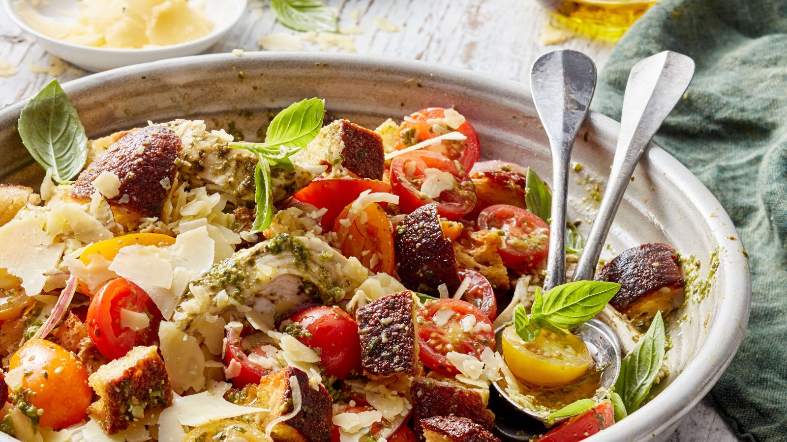 https://myfoodbook.com.au/sites/default/files/styles/16x9/public/recipe_photo/Chicken_Pesto_Panzanella_SaladCROP.jpg