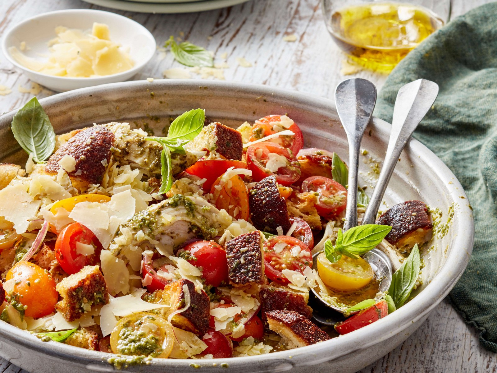 https://myfoodbook.com.au/sites/default/files/styles/4x3/public/recipe_photo/Chicken_Pesto_Panzanella_SaladCROP.jpg