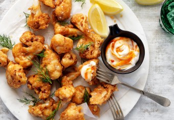 These Gluten Free Spicy Fried Cauliflower Bites make the ultimate vegan appetiser with sweet chilli and vegan mayonnaise dipping sauce