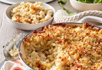 Make this tasty cauliflower mac and cheese your go to weeknight dinner recipe. Cheesy baked pasta recipes make popular family dinners, especially like this easy baked mac and cheese.