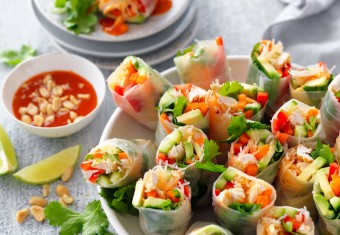 Rice paper rolls with chicken and vegetables recipe
