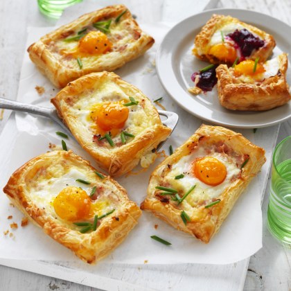 Cheesy, Tomato Pesto, Ham and Egg Puffs