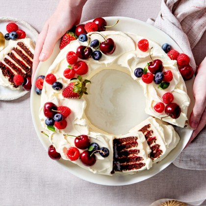 Choc Raspberry Ripple Wreath Cake