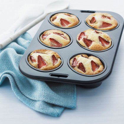 Strawberry and Cream Cheese Friands