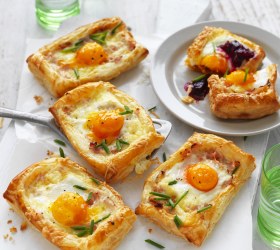 Cheesy, Tomato Pesto, Ham and Egg Puffs