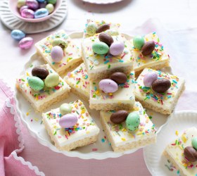 Easter White Crackle Slice