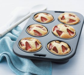 Strawberry and Cream Cheese Friands