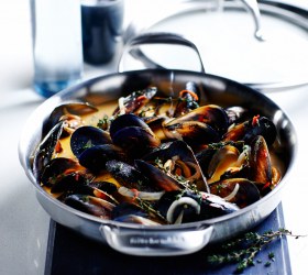 Wine, Saffron and Chilli Infused Mussels