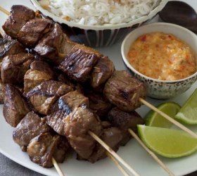 Beef skewers with macadamia and chilli sauce