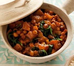 Butter chickpea, potato & spinach curry