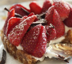 Date, cashew and walnut yoghurt strawberry tart