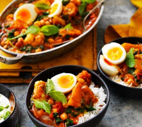 Sri Lankan Chickpea and Vegetable Egg Curry