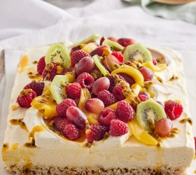 White Crackle Fruit Salad Cheesecake