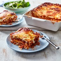 How do you make beef lasagne?