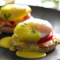 Eggs Benedict with Smoked Salmon and Hollandaise Sauce