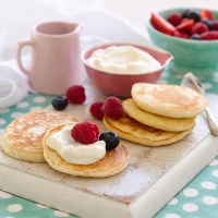 Mini Pikelets with Berries & Yoghurt