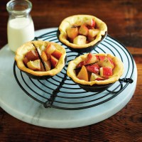 Tartlets with Pear, Vanilla and Cinnamon Compote