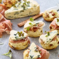 Mini Date and Fennel Scones with Blue Cheese