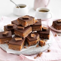 Mars Bar Peanut Crackle Slice