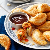 Vegetable Curry Puffs with Sweet Chilli Sauce