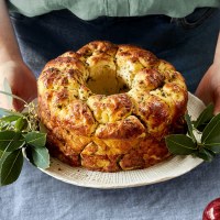 Sage, Thyme and Roasted Garlic Bread Wreath