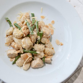 Gnocchi with chicken and green beans in a cream sauce