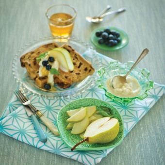 Raisin Toast Spread with Spiced Ricotta, Pears and Blueberries