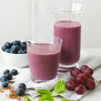 High-Antioxidant Blueberry, Grape, Flaxseed and Strawberry Smoothie