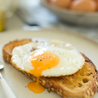 how to fry an egg sunny side up and how to fry an egg over easy