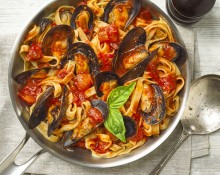 Mussel fettuccine with Napoli sauce