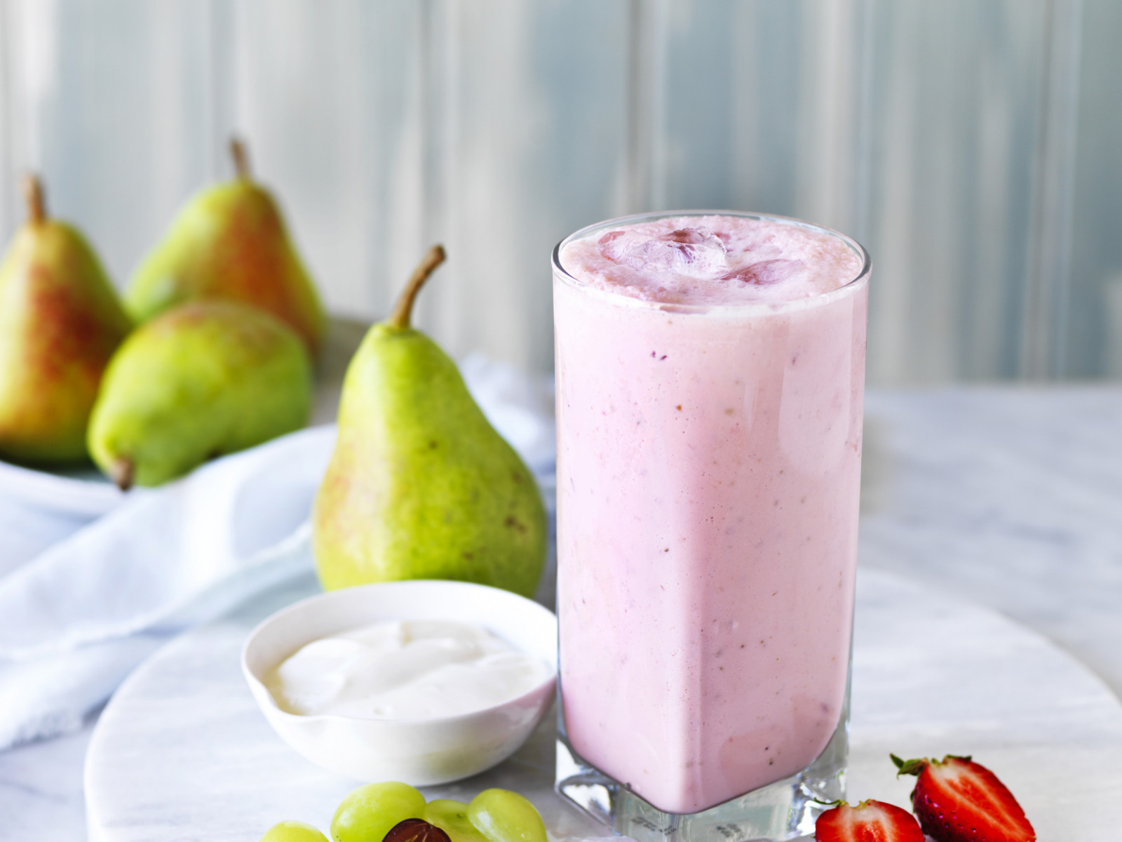 Pear and Strawberry Smoothie Recipe | myfoodbook