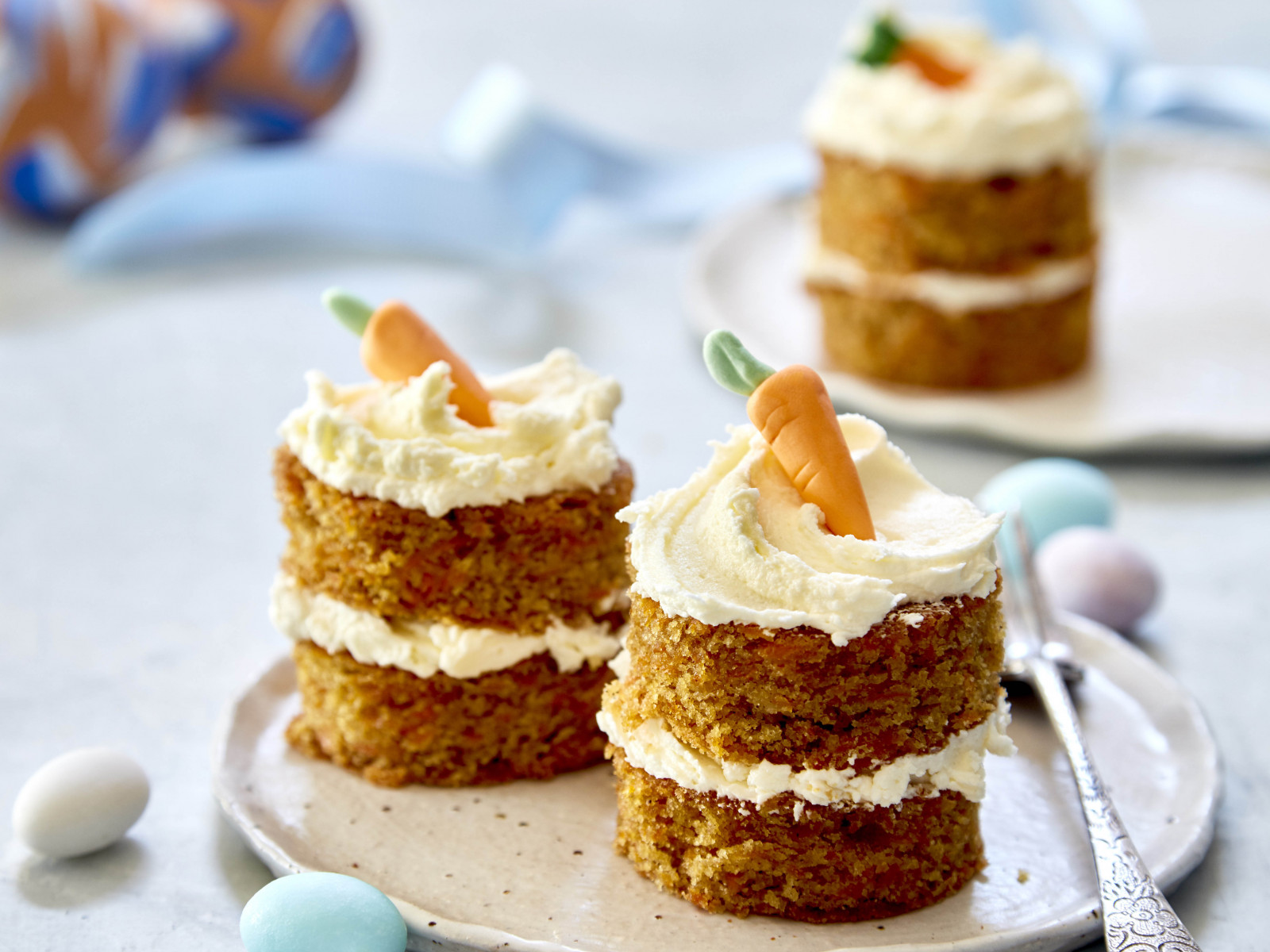 oor Spectaculair Ik geloof Mini Carrot Layer Cakes Recipe | myfoodbook | Easter baking recipe idea