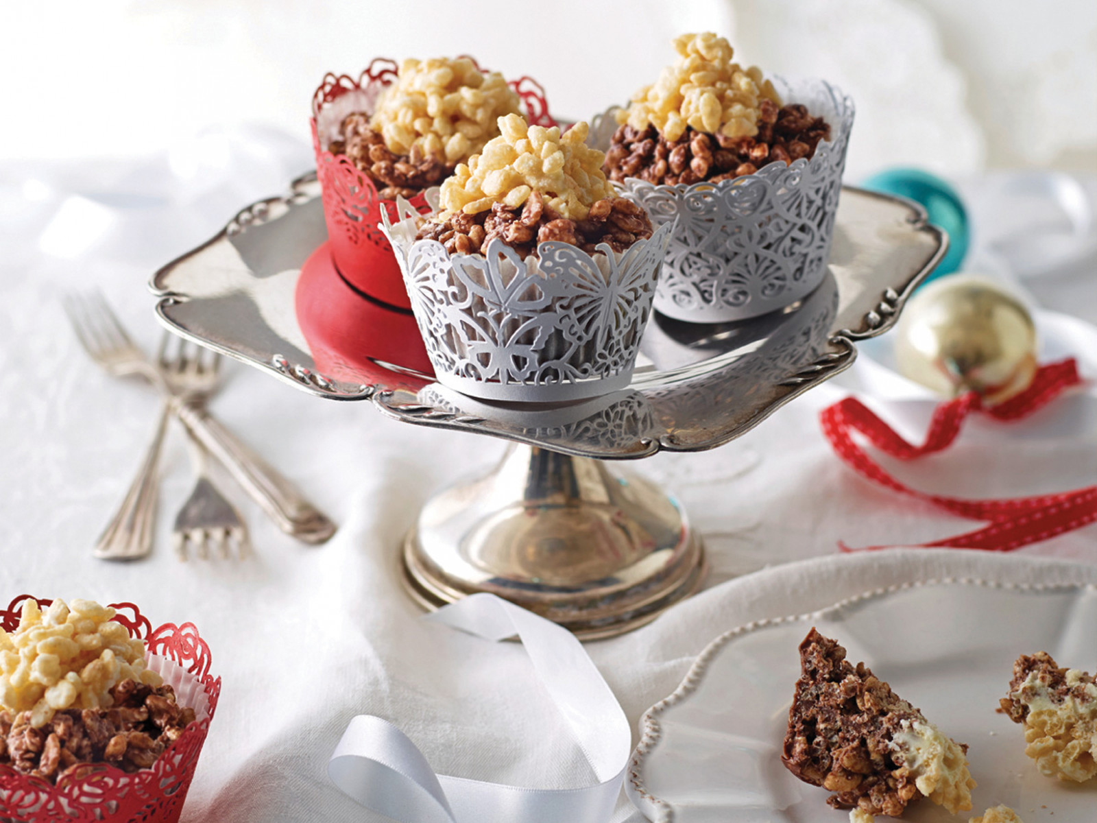 Muffin pan white Christmas crackles recipe