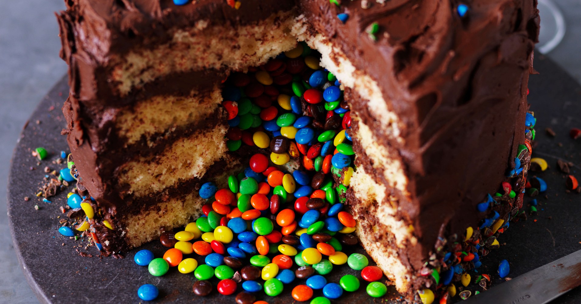 10 Surprise Cake Recipes – How to Make Cakes Hide A Major Surprise