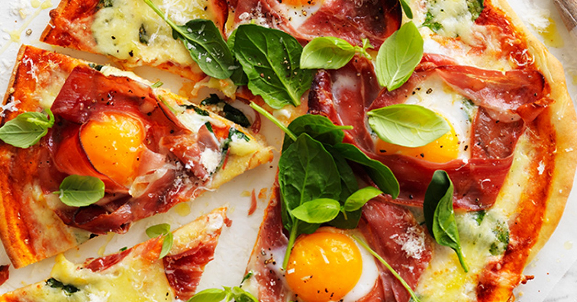 Egg and Prosciutto Breakfast Pizza Recipe | myfoodbook | Quick Egg and Prosciutto Breakfast Pizza
