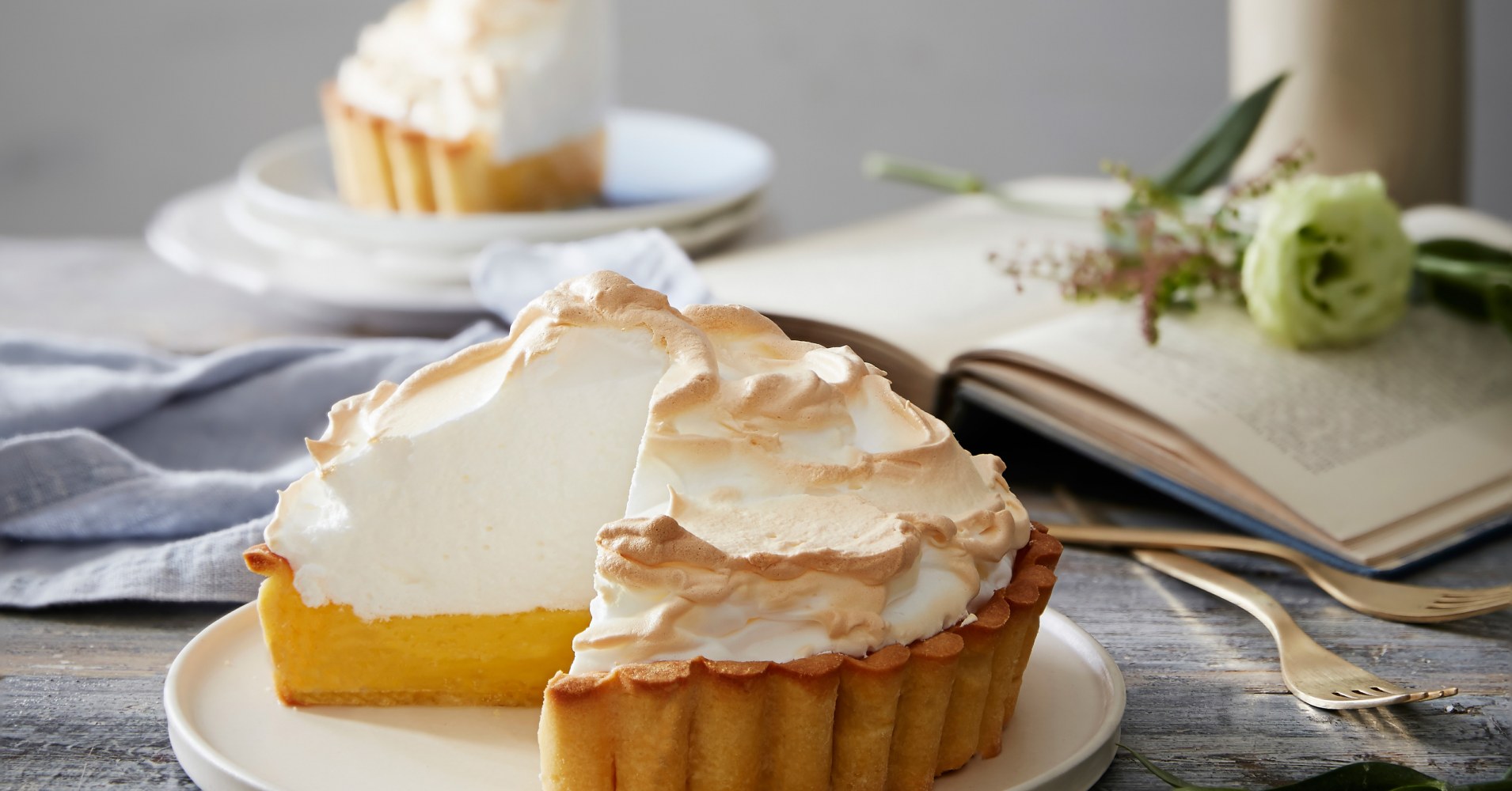 Homemade Lemon Meringue Pie Recipe | myfoodbook