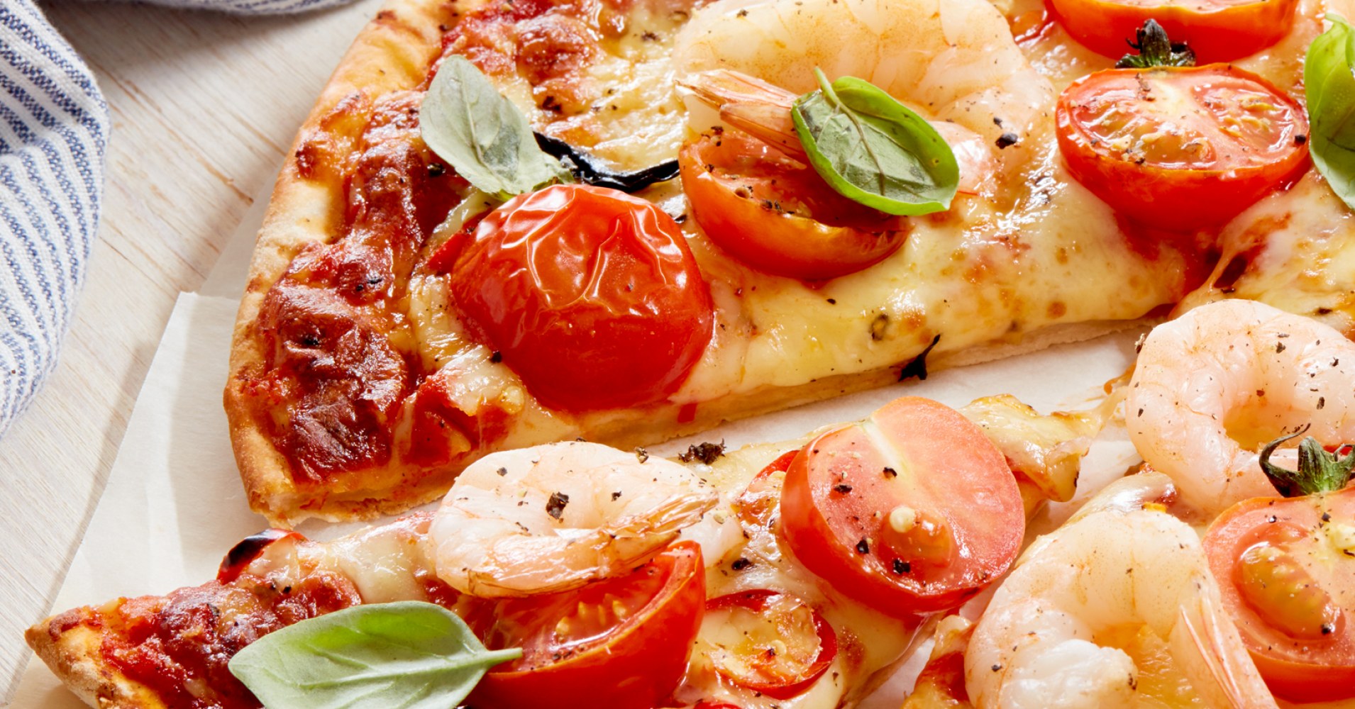 Chilli Prawn and Tomato Pizza Recipe | myfoodbook | Prawn pizza recipe