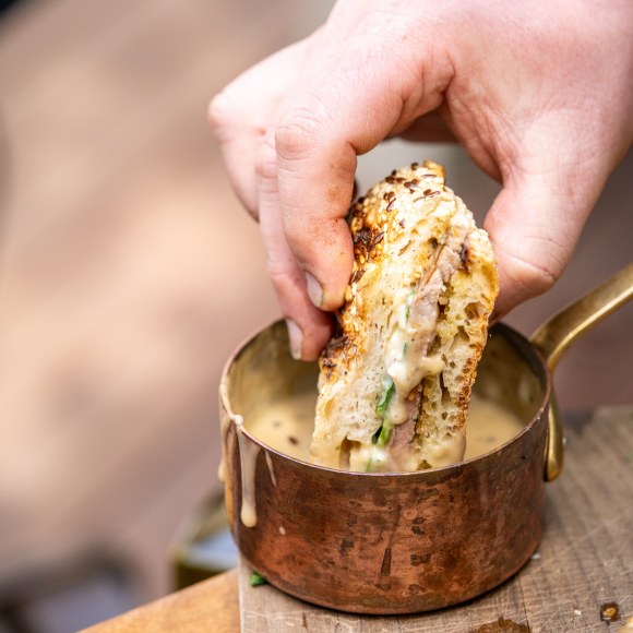 Steak Sandwich with Horseradish & Peppercorn Sauce