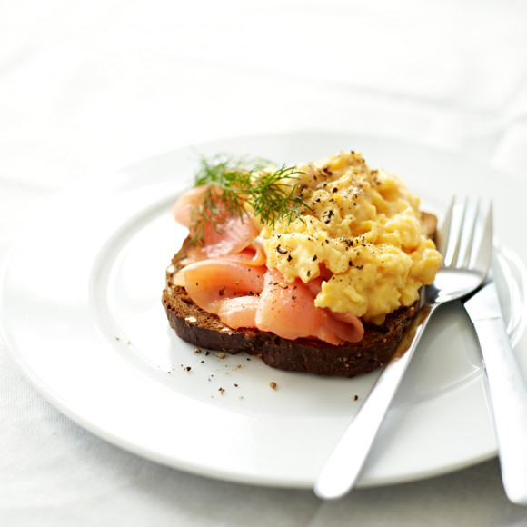 Learn how to make scrambled eggs at home step-by-step