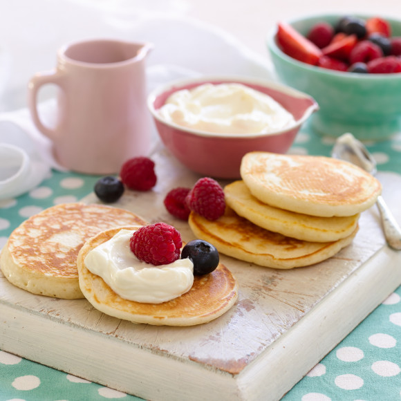 Mini Pikelets with Berries and Yoghurt