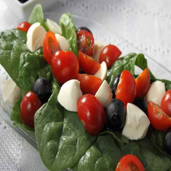 Spinach & Baby Bocconcini Salad