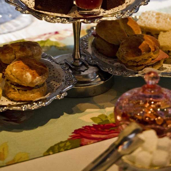 Dilmah Uda Watte Scone with Rare Roast Beef on Stilton and Walnut Butter