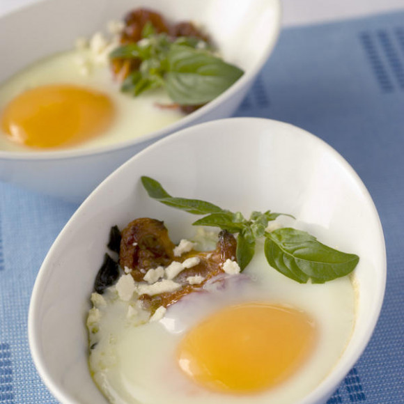 Breakfast baked eggs in ramekins