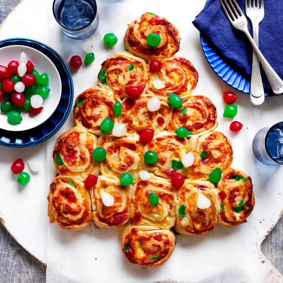 Cheese pull-apart scrolls for Christmas