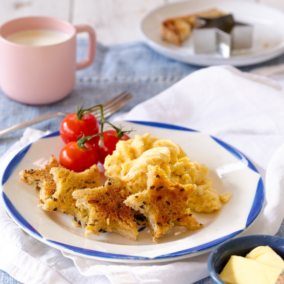 Scrambled Eggs With Star Toast Recipe Myfoodbook Easy Kids Scrambled Eggs