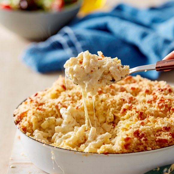 Easy creamy Baked Mac and Cheese recipe